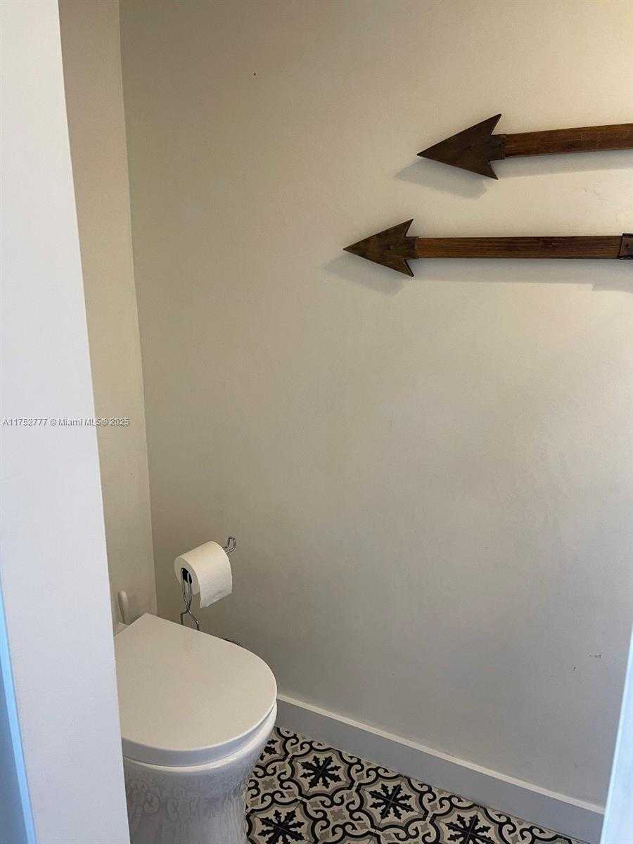 Small Image of 6901 EDGEWATER DR #315, Coral Gables Number 7