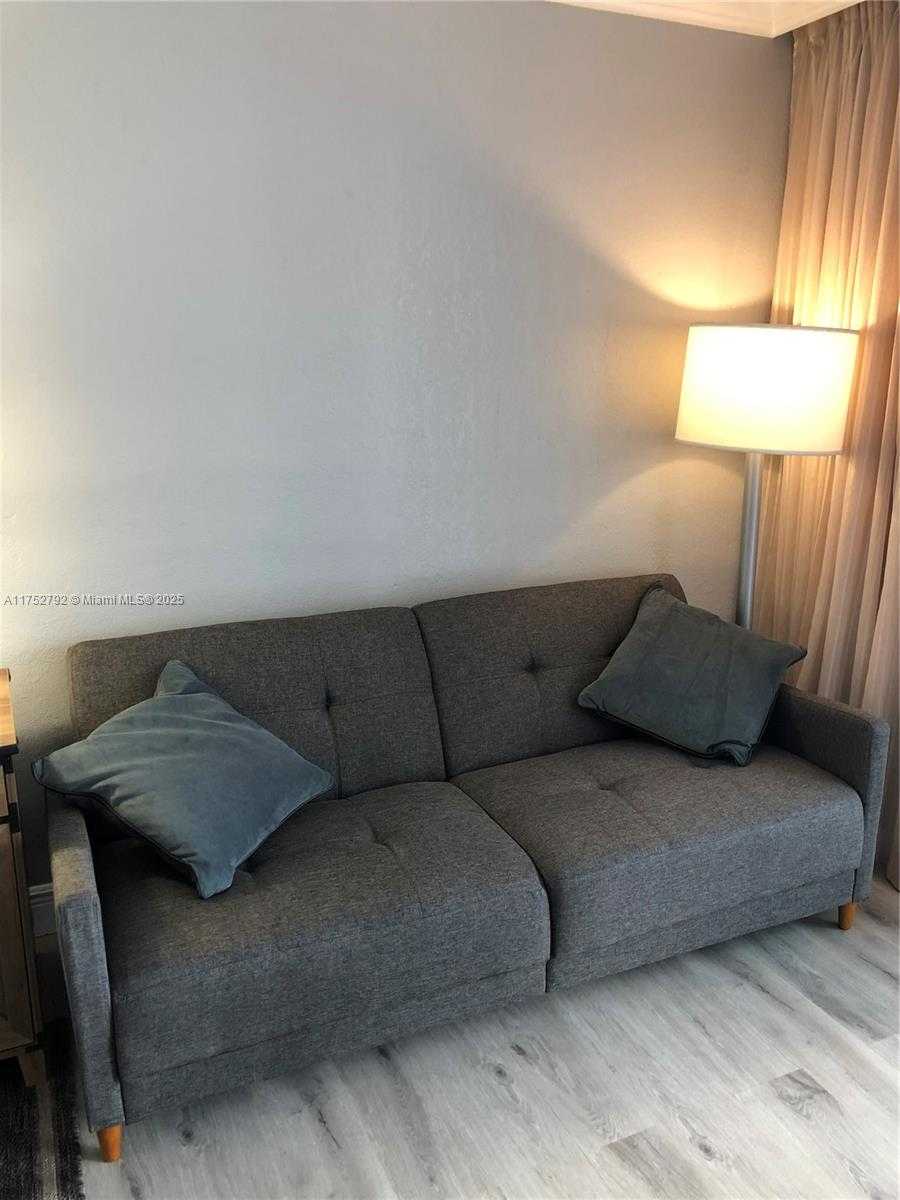 Small Image of 19201 COLLINS AVE #806, Sunny Isles Beach Number 4
