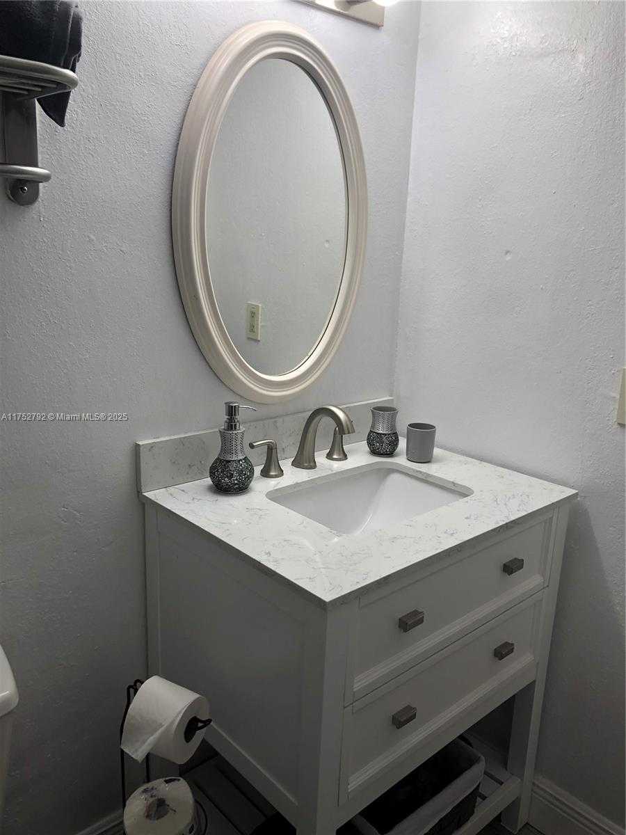 Small Image of 19201 COLLINS AVE #806, Sunny Isles Beach Number 9