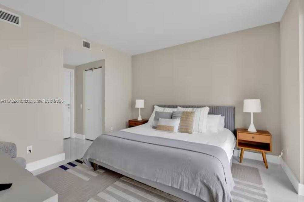 Small Image of 1300 BRICKELL BAY DR #2208, Miami Number 10