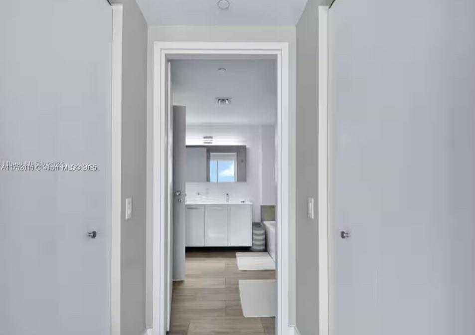 Small Image of 1300 BRICKELL BAY DR #2208, Miami Number 15