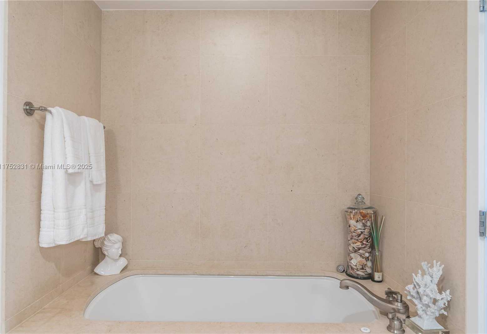 Small Image of 6899 COLLINS AVE #1605, Miami Beach Number 12