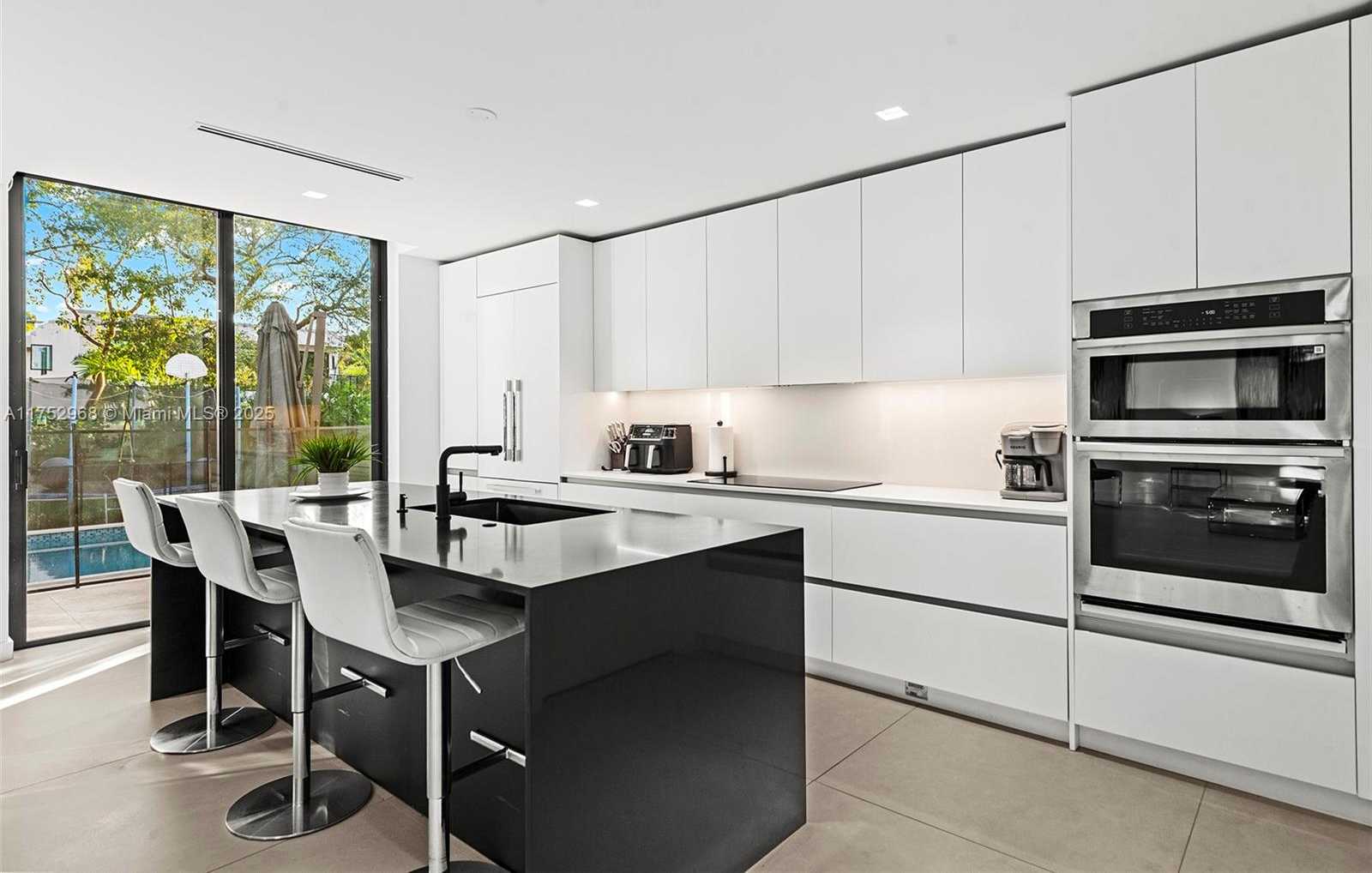 Small Image of 2572 NORTH EAST 182ND TER, North Miami Beach Number 19