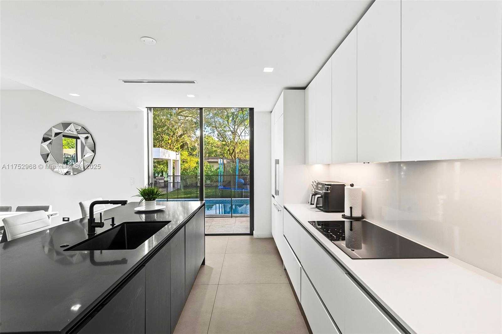 Small Image of 2572 NORTH EAST 182ND TER, North Miami Beach Number 20