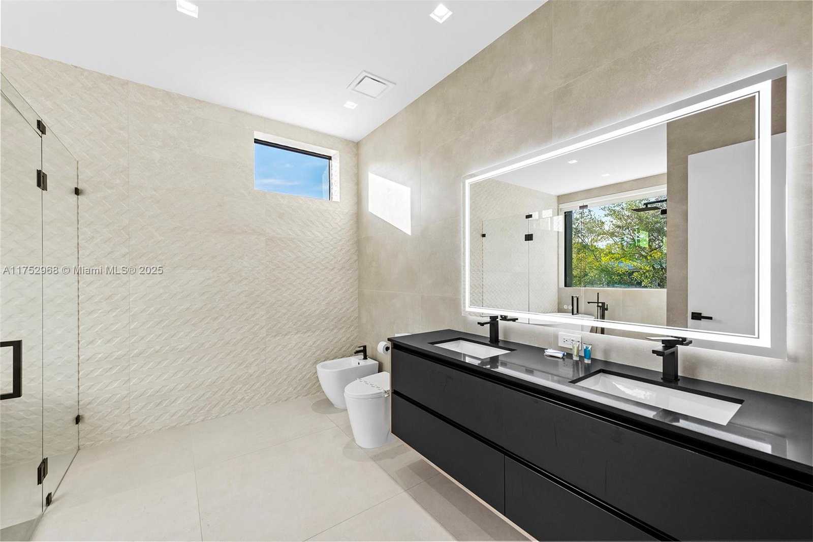 Small Image of 2572 NORTH EAST 182ND TER, North Miami Beach Number 30