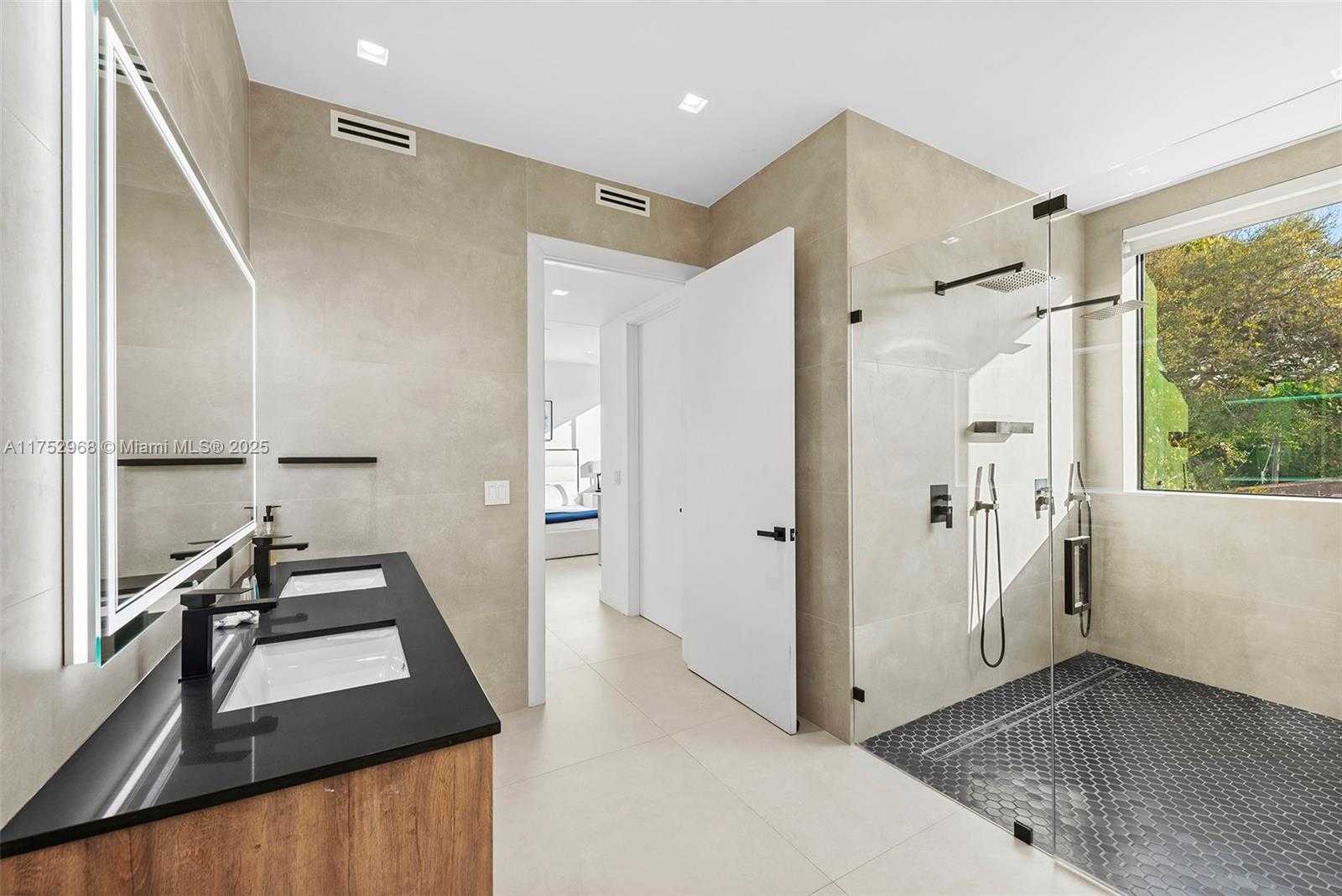 Small Image of 2572 NORTH EAST 182ND TER, North Miami Beach Number 32