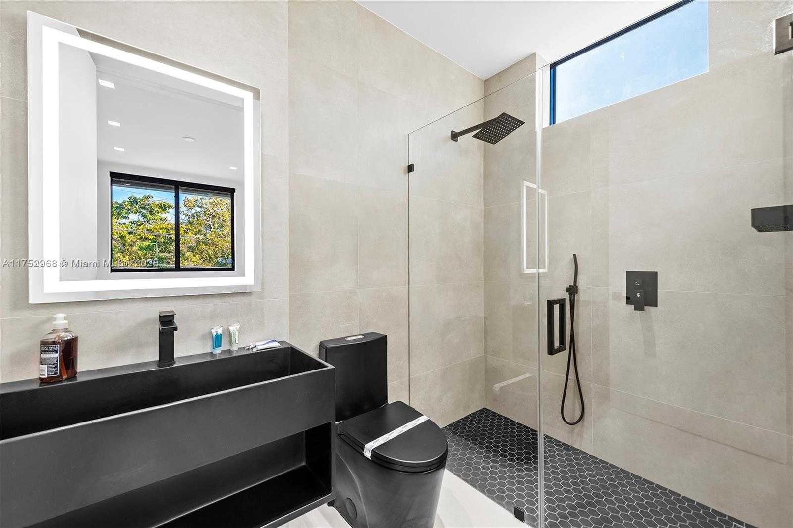 Small Image of 2572 NORTH EAST 182ND TER, North Miami Beach Number 34