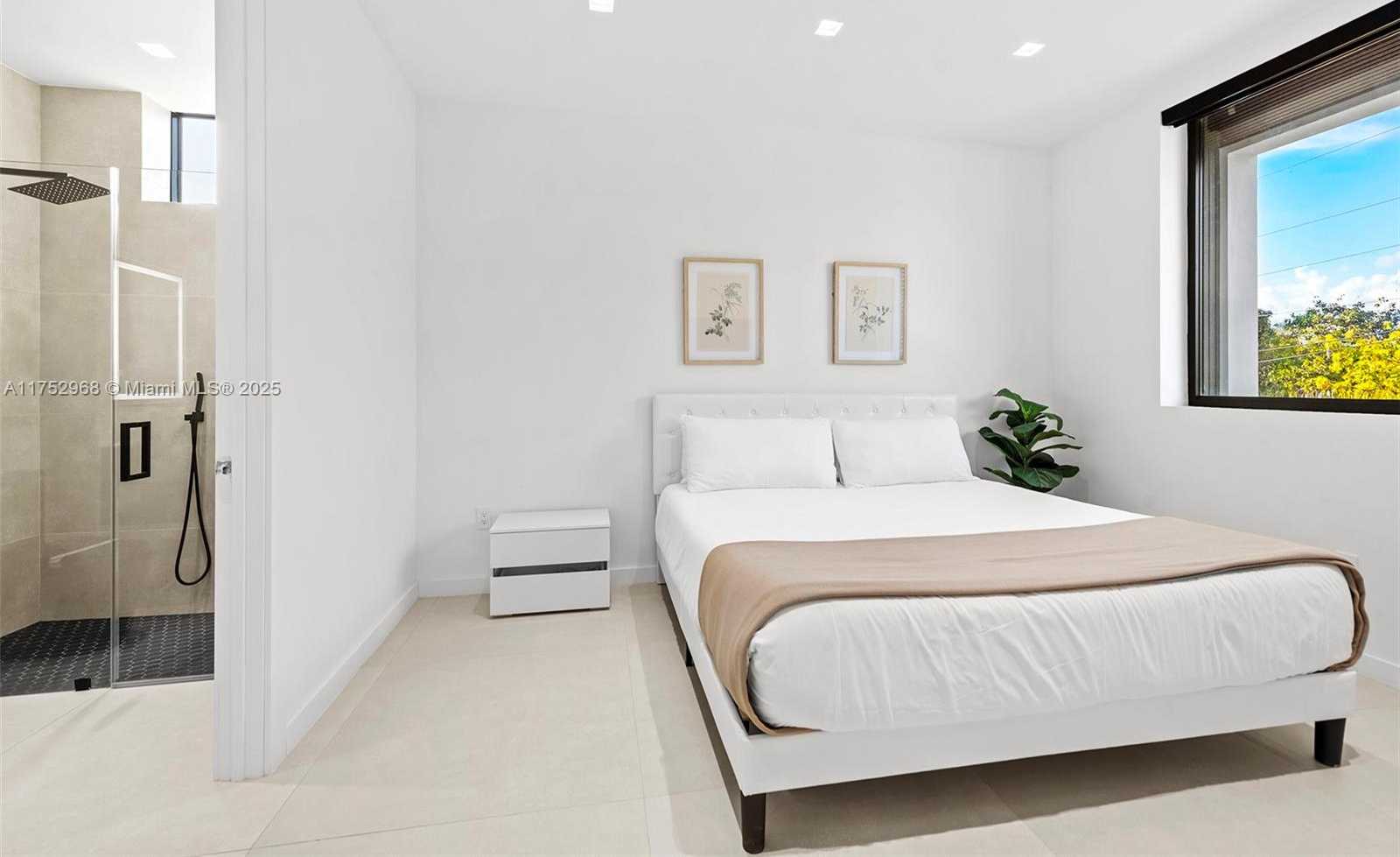 Small Image of 2572 NORTH EAST 182ND TER, North Miami Beach Number 36