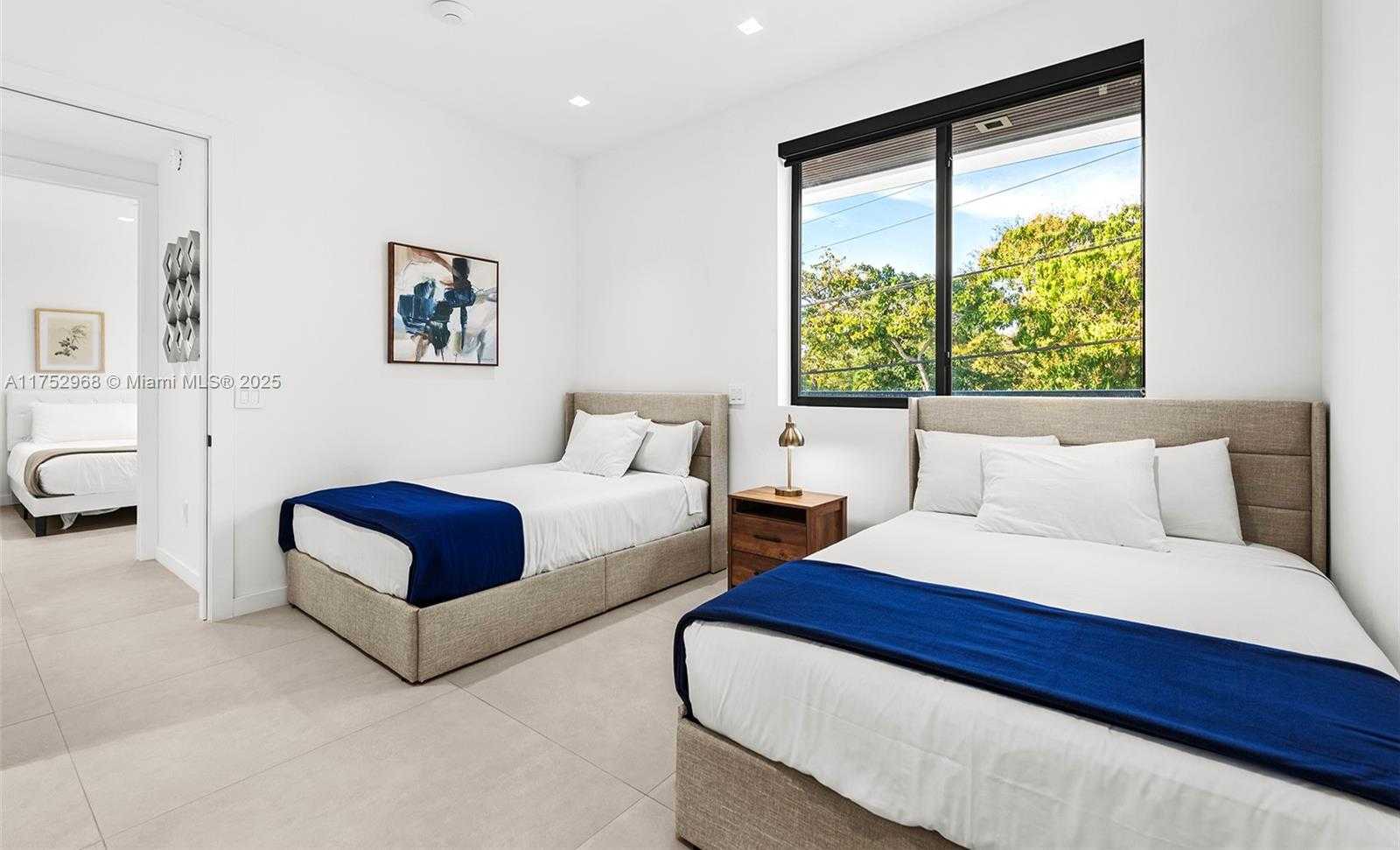 Small Image of 2572 NORTH EAST 182ND TER, North Miami Beach Number 40