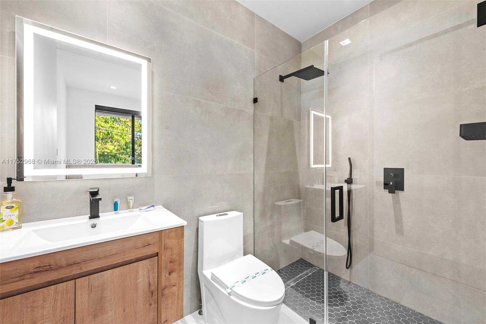Small Image of 2572 NORTH EAST 182ND TER, North Miami Beach Number 41