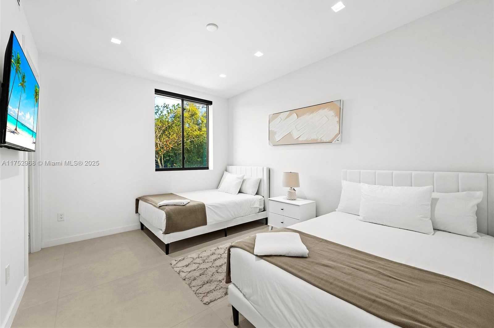 Small Image of 2572 NORTH EAST 182ND TER, North Miami Beach Number 42