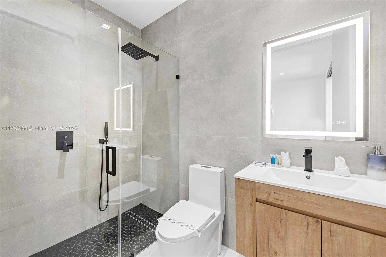 Small Image of 2572 NORTH EAST 182ND TER, North Miami Beach Number 44