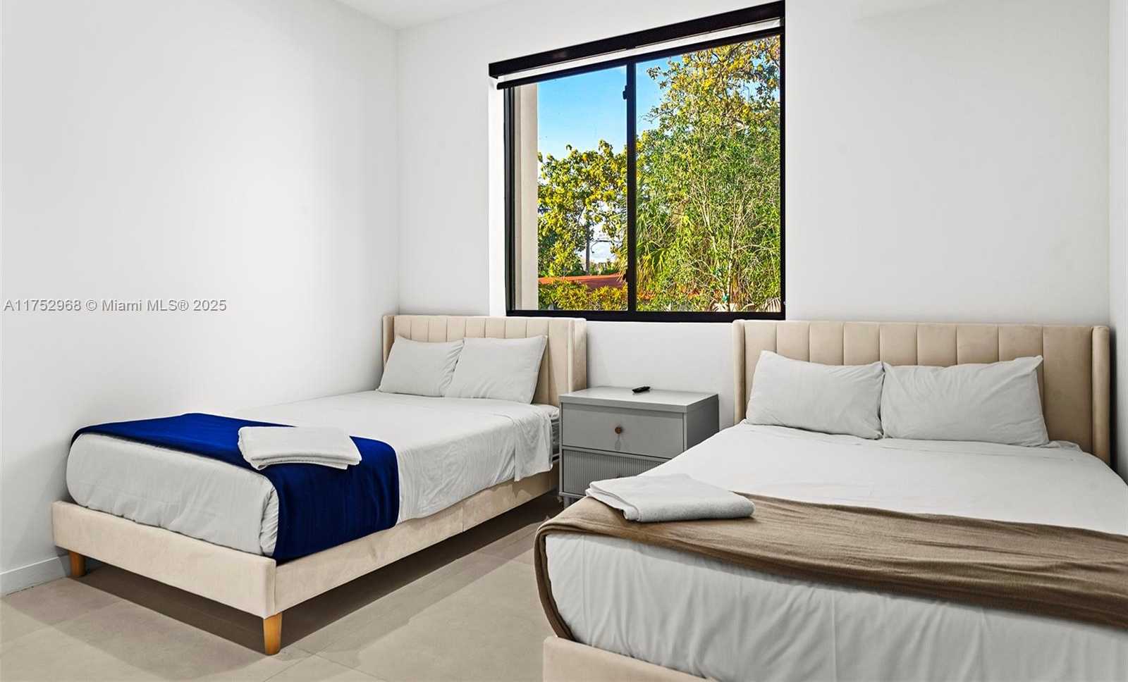 Small Image of 2572 NORTH EAST 182ND TER, North Miami Beach Number 47
