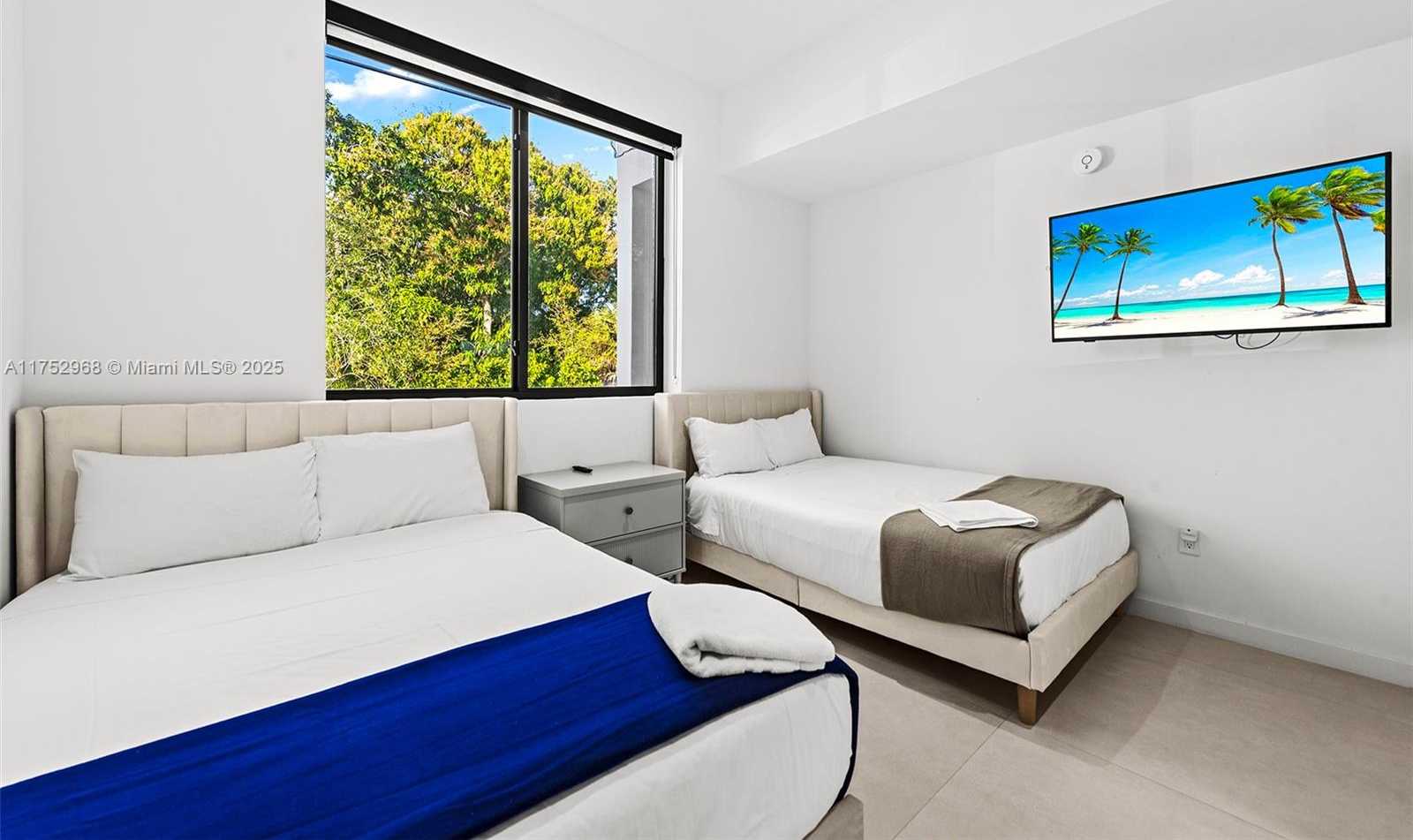 Small Image of 2572 NORTH EAST 182ND TER, North Miami Beach Number 48