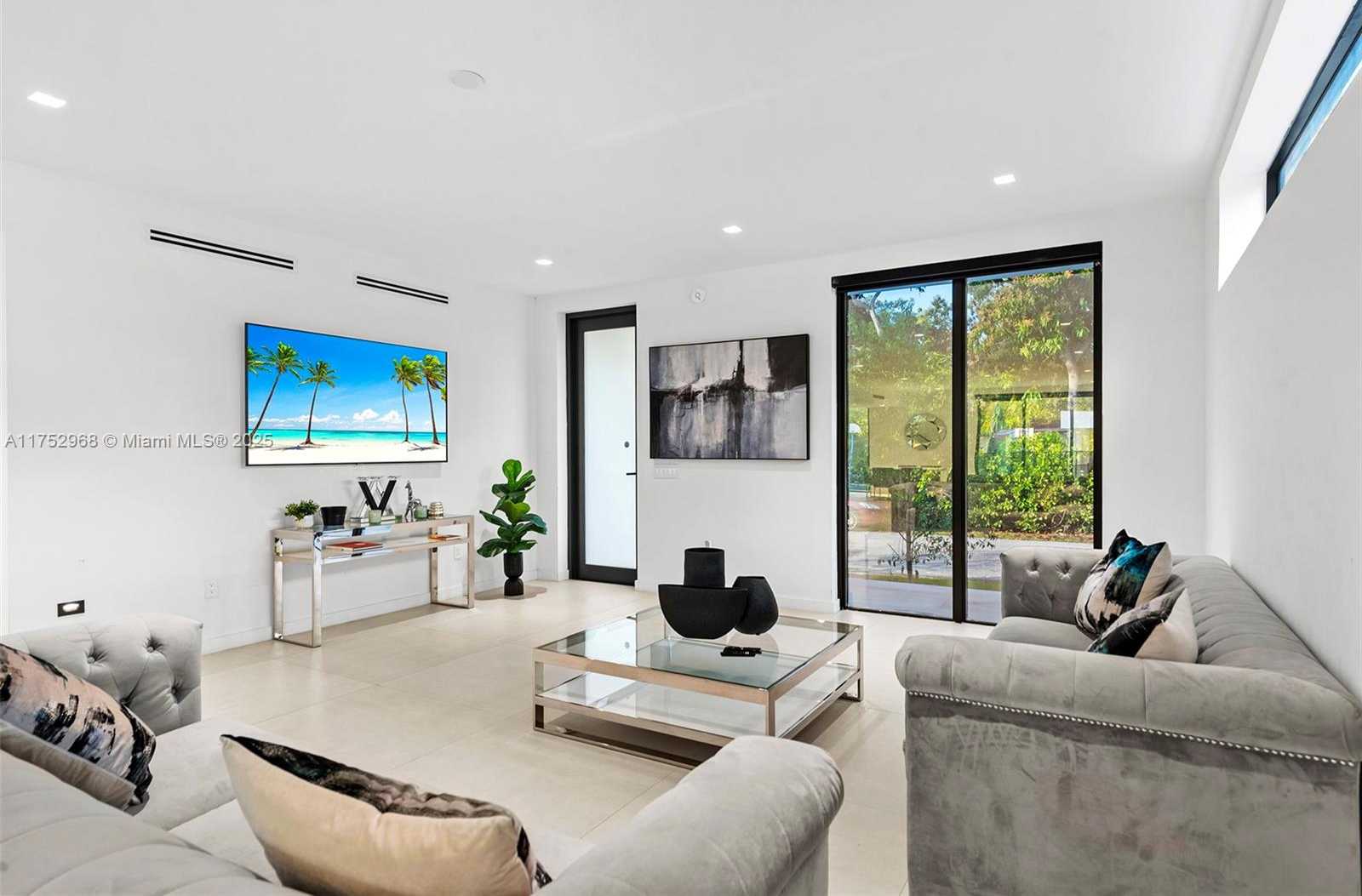 Small Image of 2572 NORTH EAST 182ND TER, North Miami Beach Number 5