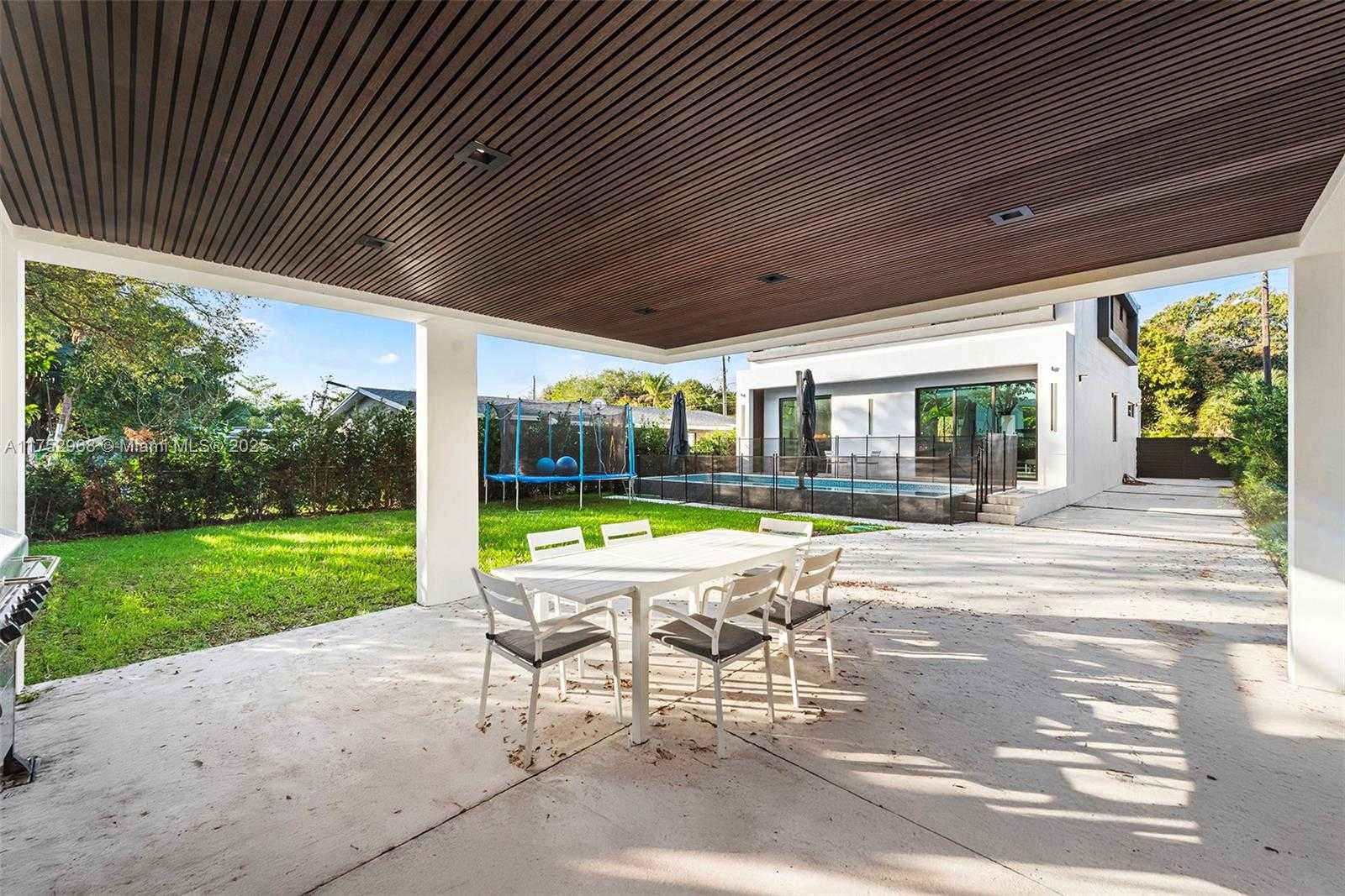 Small Image of 2572 NORTH EAST 182ND TER, North Miami Beach Number 51