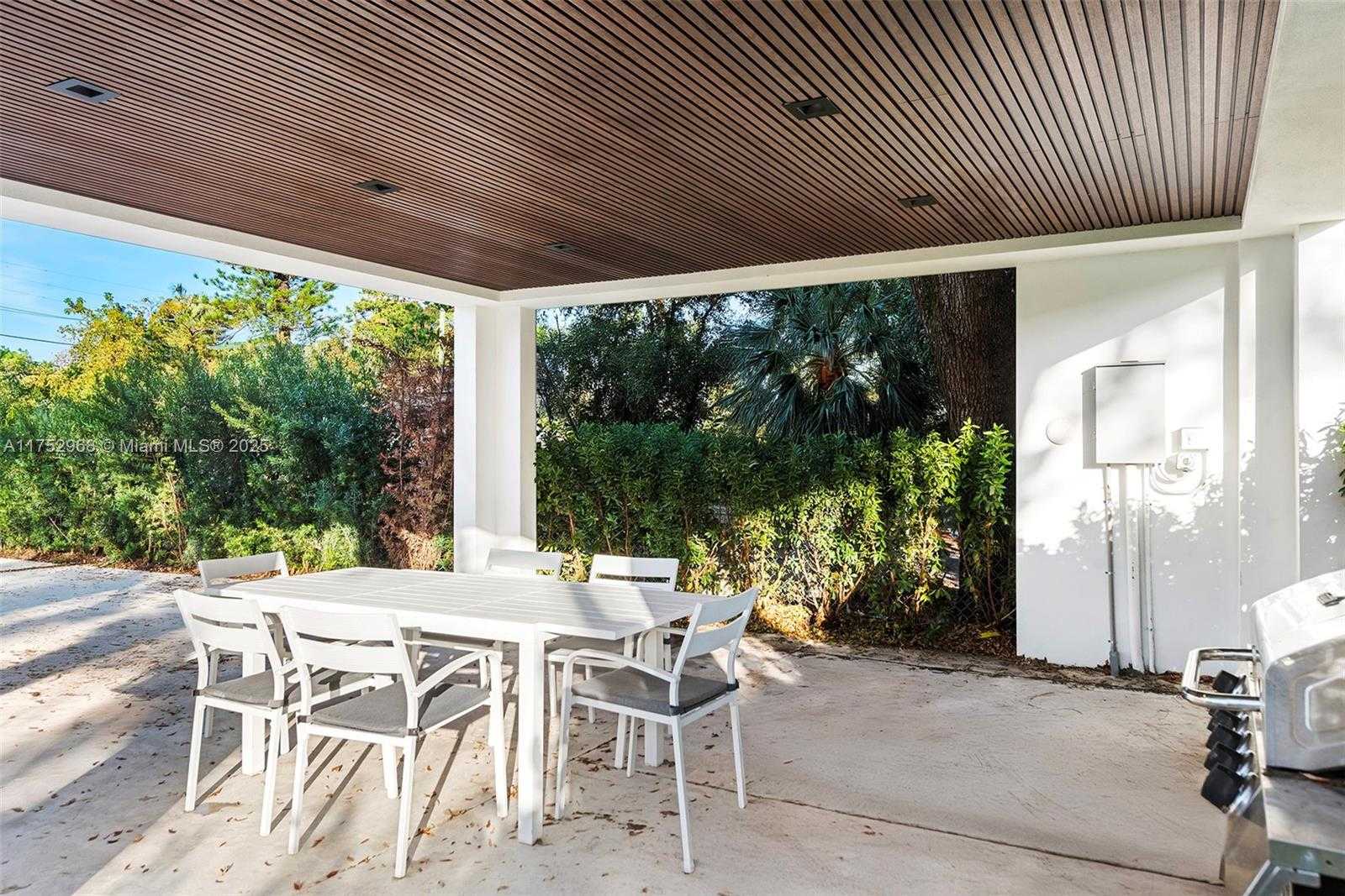 Small Image of 2572 NORTH EAST 182ND TER, North Miami Beach Number 52