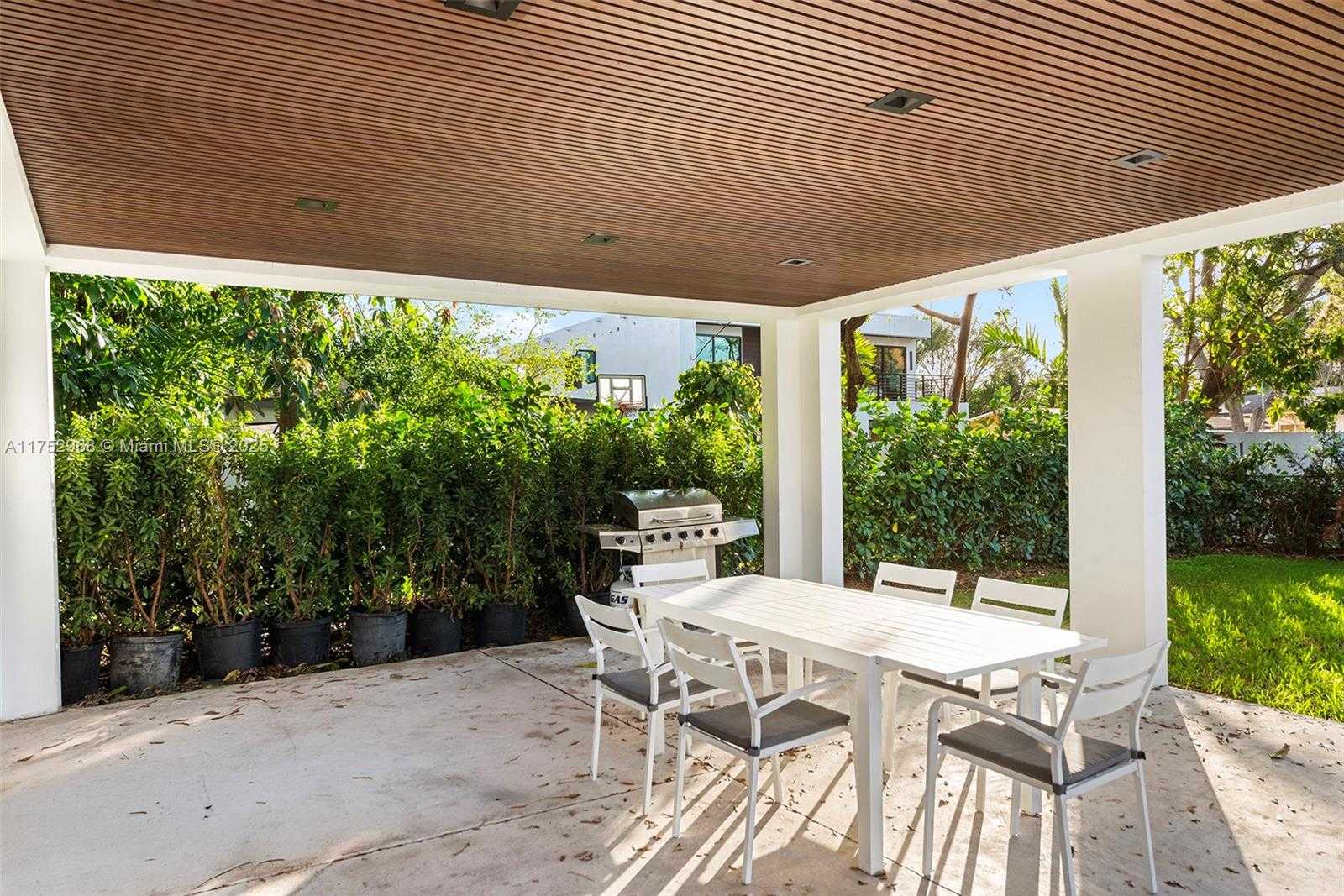 Small Image of 2572 NORTH EAST 182ND TER, North Miami Beach Number 54
