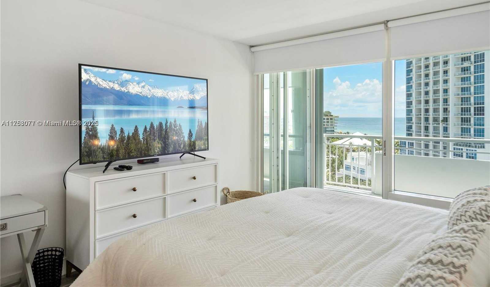 Small Image of 400 SOUTH POINTE DR #1102, Miami Beach Number 14