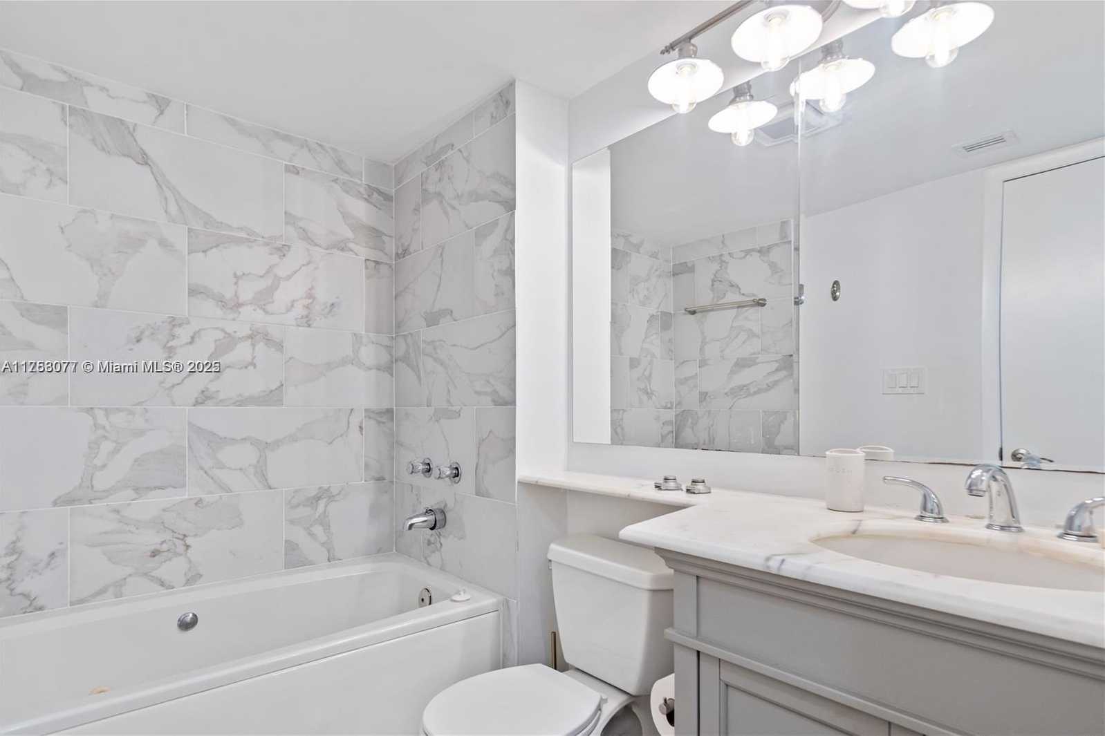 Small Image of 400 SOUTH POINTE DR #1102, Miami Beach Number 15