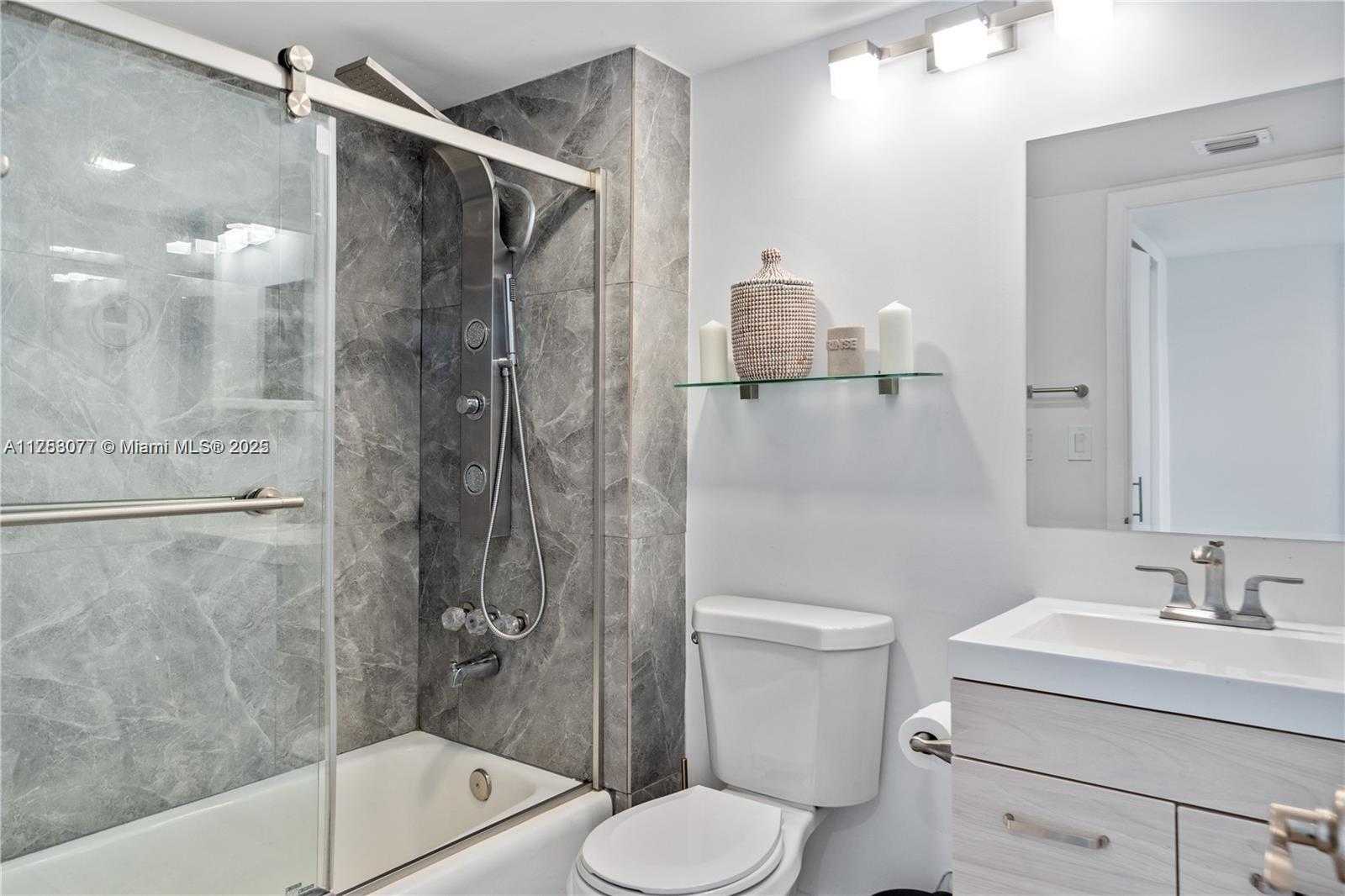 Small Image of 400 SOUTH POINTE DR #1102, Miami Beach Number 17