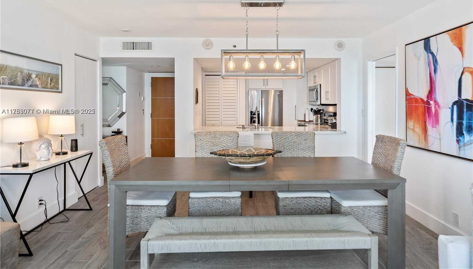 Small Image of 400 SOUTH POINTE DR #1102, Miami Beach Number 2