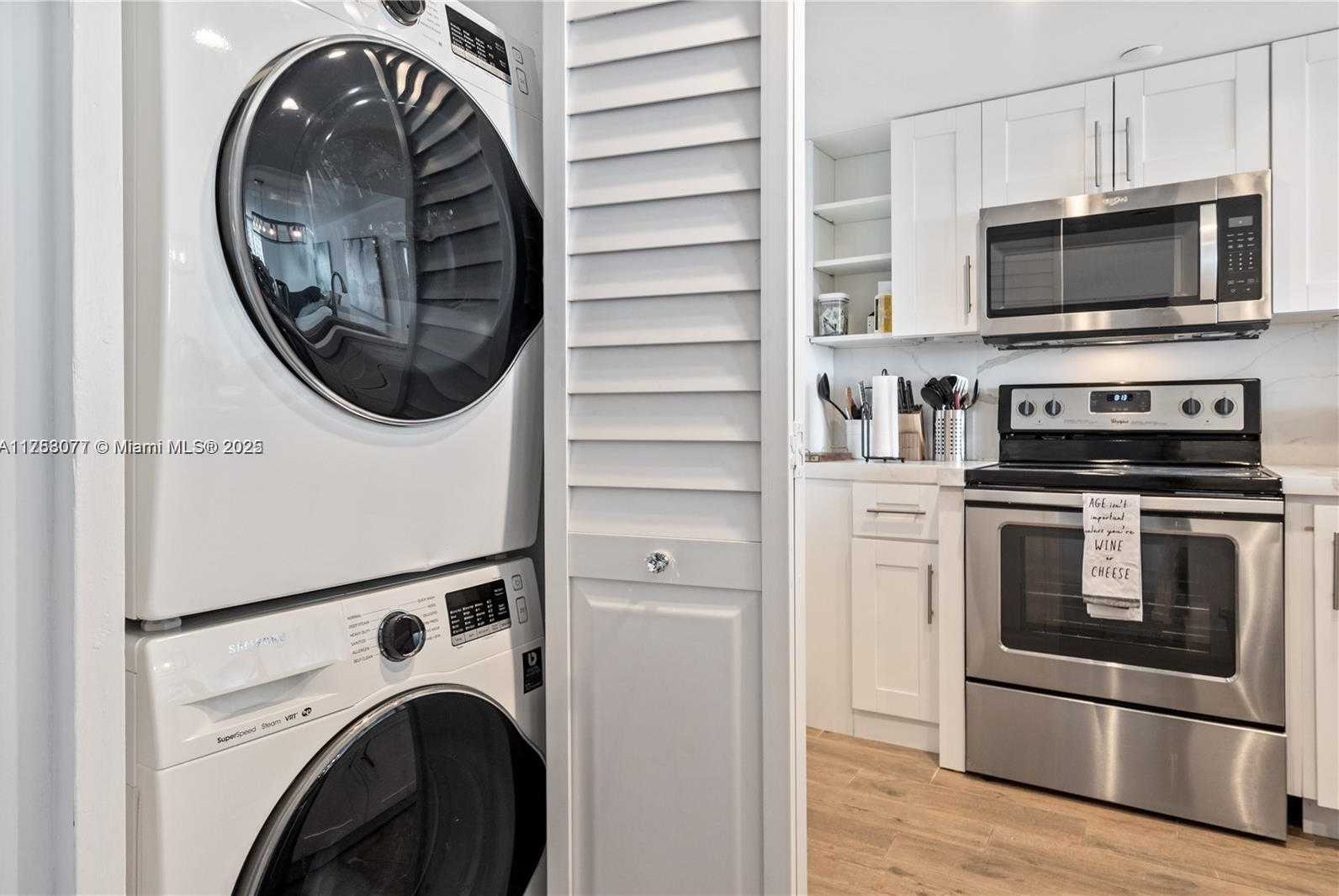 Small Image of 400 SOUTH POINTE DR #1102, Miami Beach Number 4