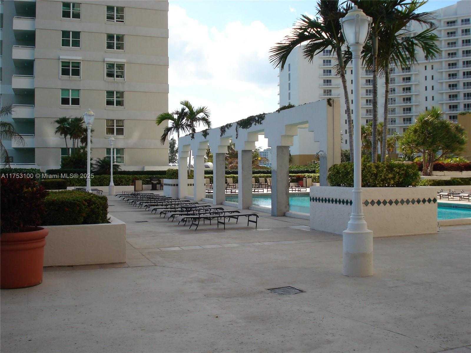 Small Image of 770 CLAUGHTON ISLAND DR #1708, Miami Number 21