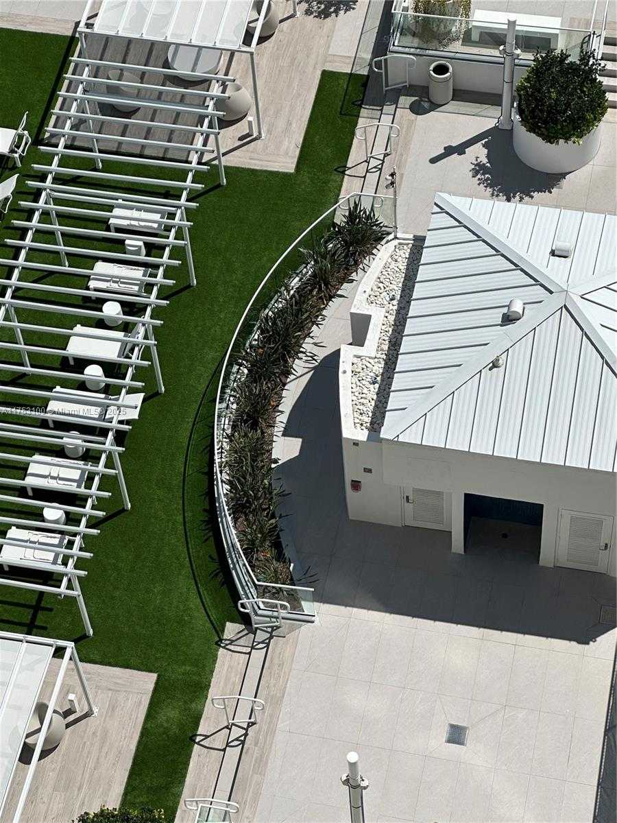 Small Image of 770 CLAUGHTON ISLAND DR #1708, Miami Number 23