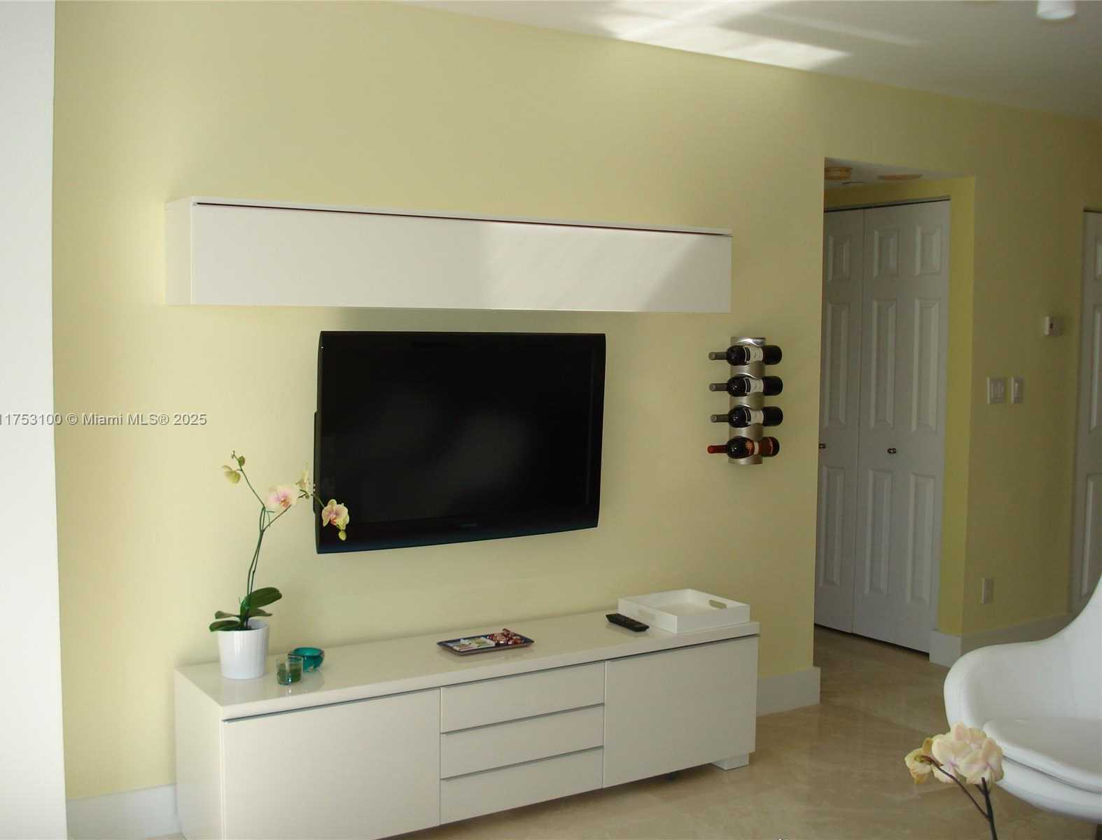 Small Image of 770 CLAUGHTON ISLAND DR #1708, Miami Number 6