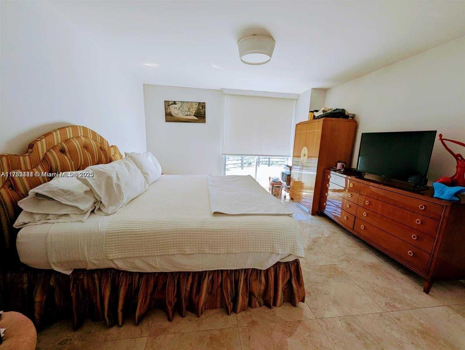 Small Image of 3500 Mystic Pointe Dr, Aventura, FL 33180, USA Number 10