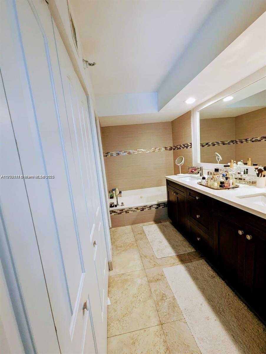 Small Image of 3500 Mystic Pointe Dr, Aventura, FL 33180, USA Number 12