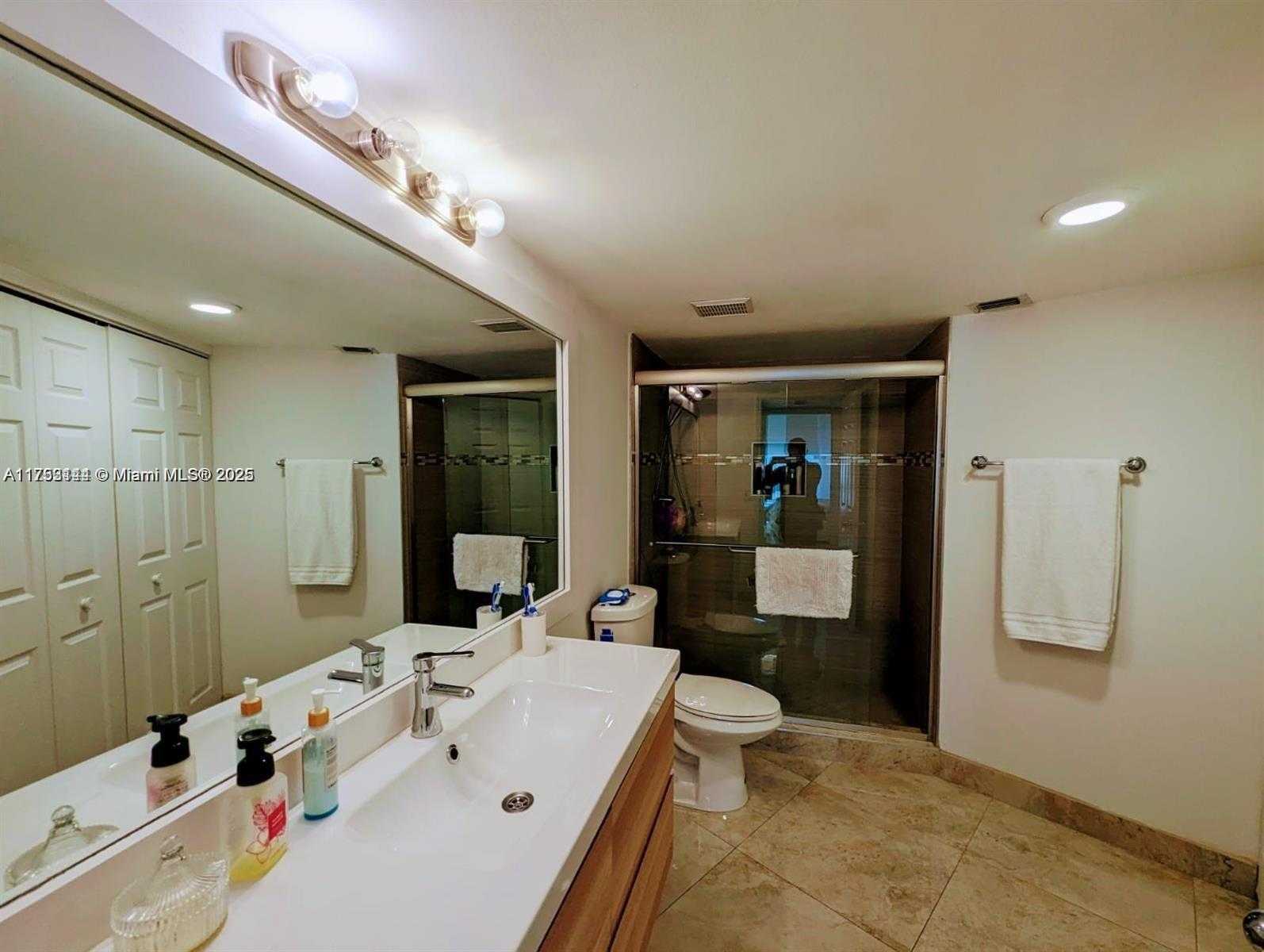 Small Image of 3500 Mystic Pointe Dr, Aventura, FL 33180, USA Number 13
