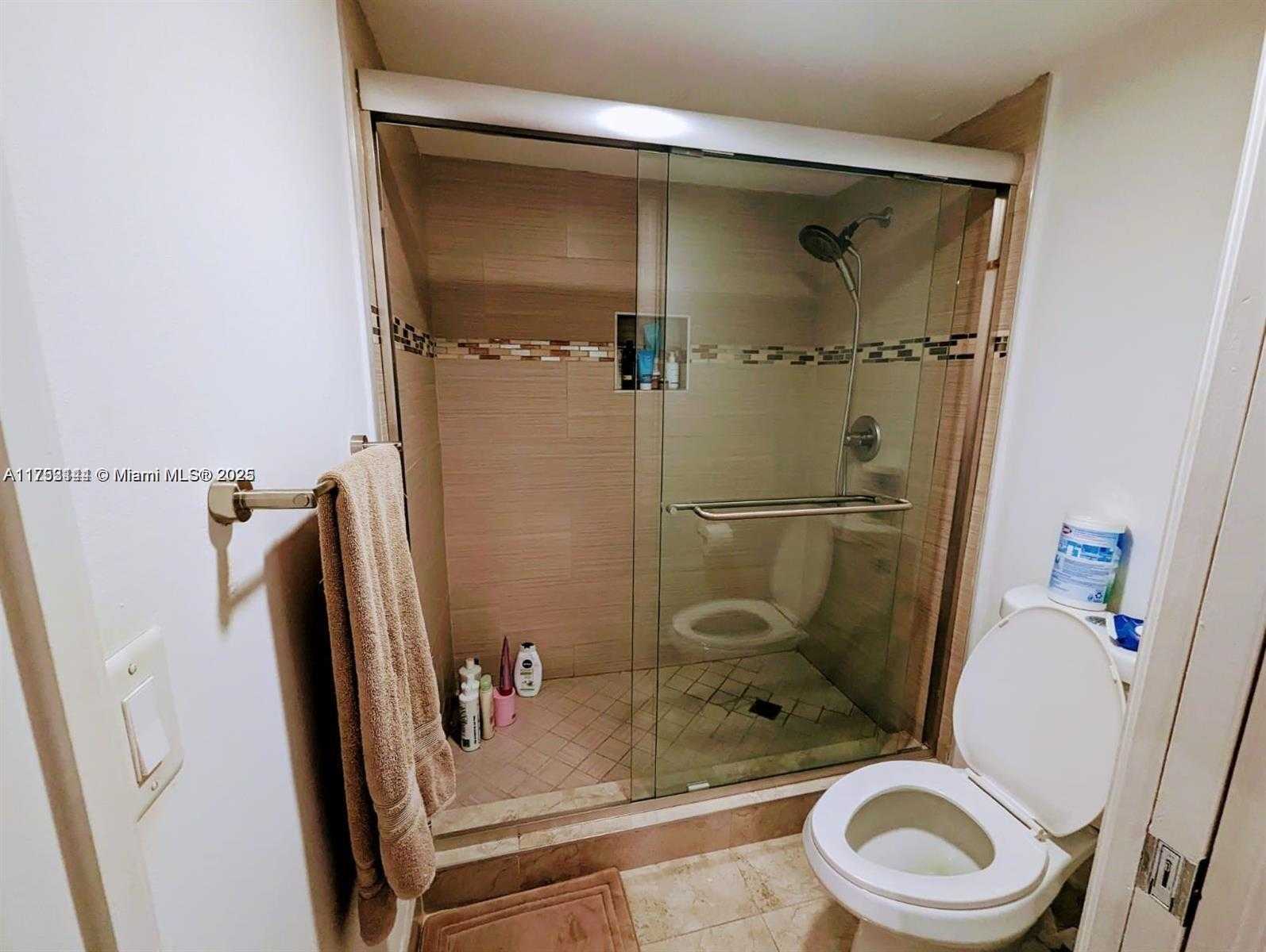 Small Image of 3500 Mystic Pointe Dr, Aventura, FL 33180, USA Number 14