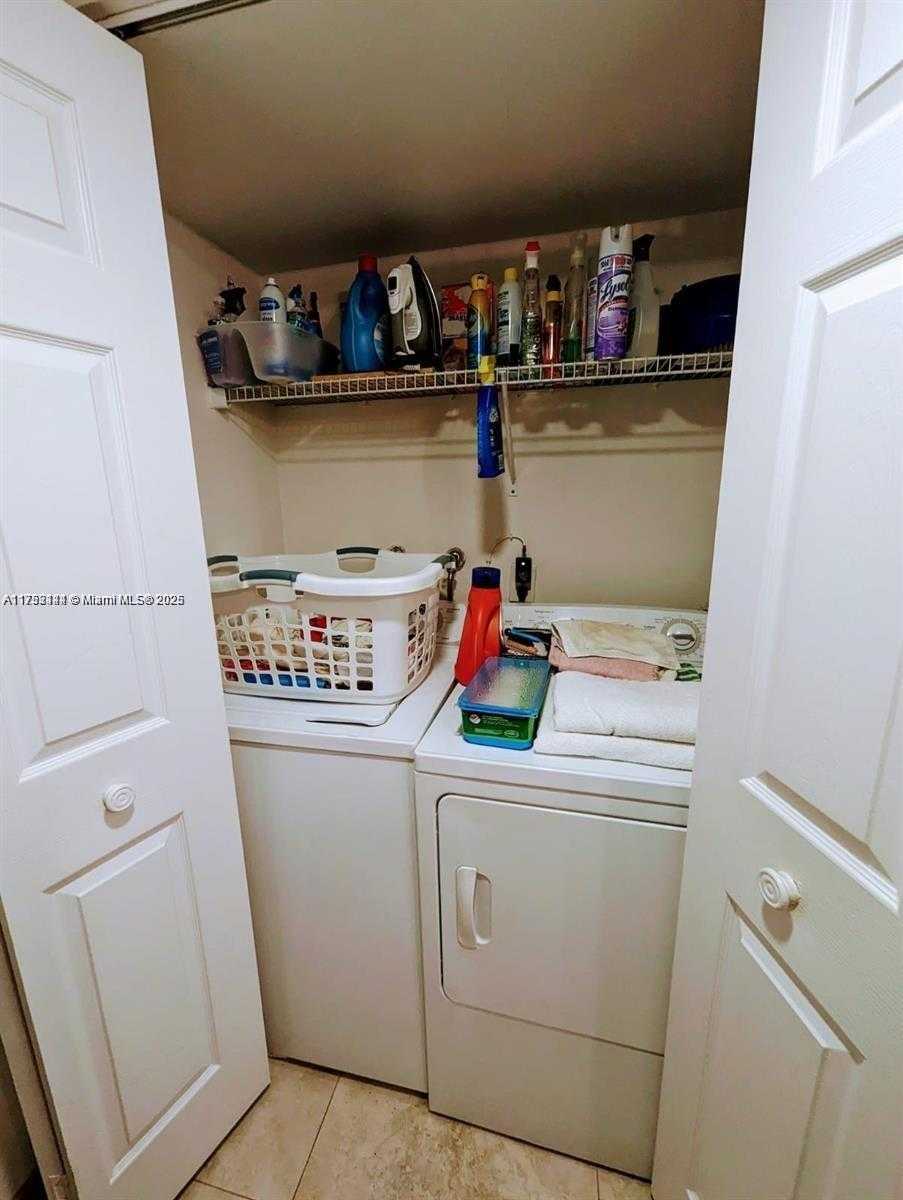 Small Image of 3500 Mystic Pointe Dr, Aventura, FL 33180, USA Number 16
