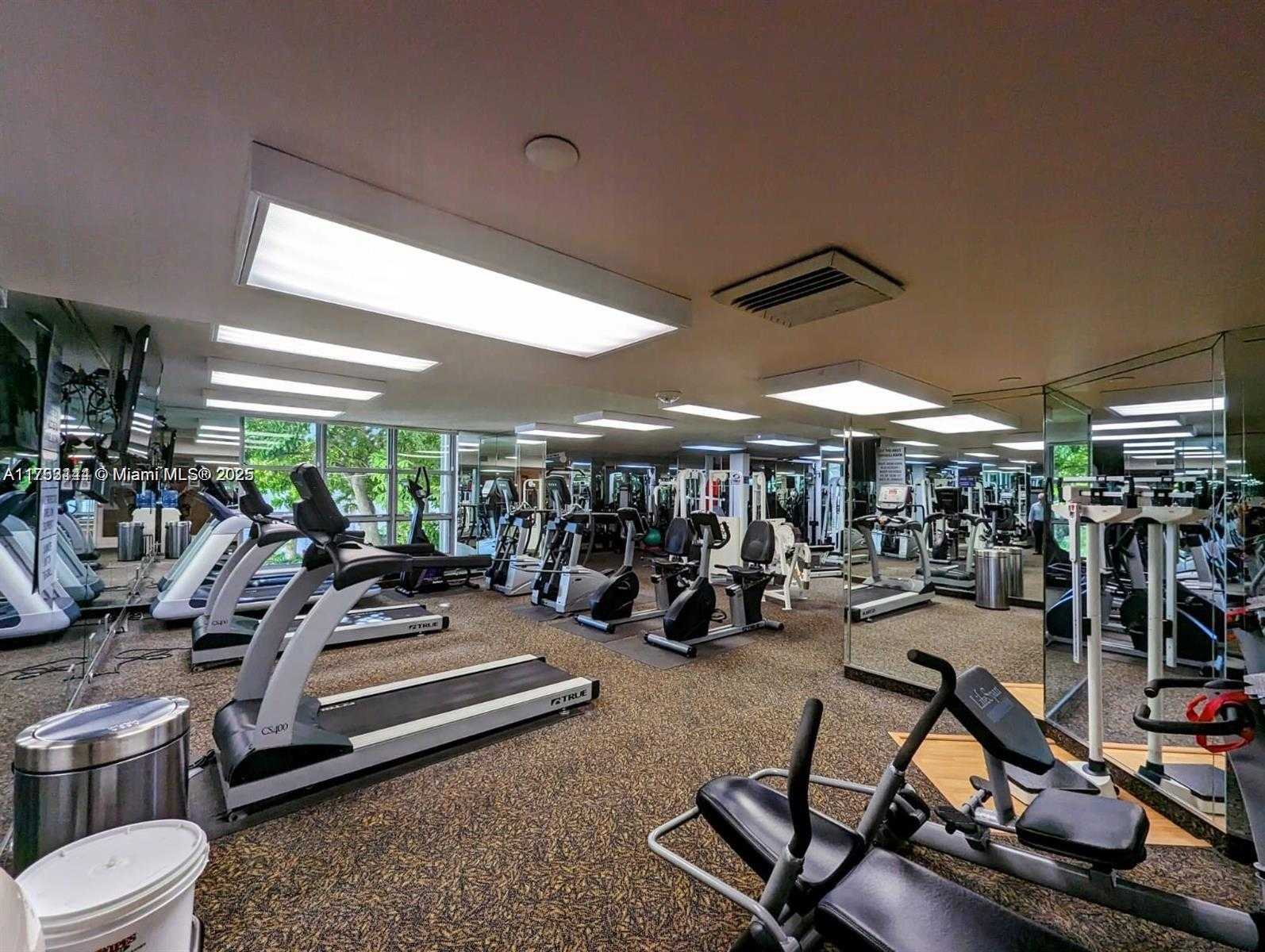 Small Image of 3500 Mystic Pointe Dr, Aventura, FL 33180, USA Number 17
