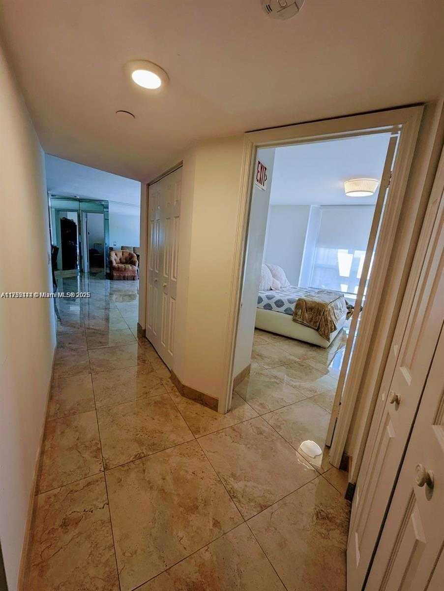 Small Image of 3500 Mystic Pointe Dr, Aventura, FL 33180, USA Number 8