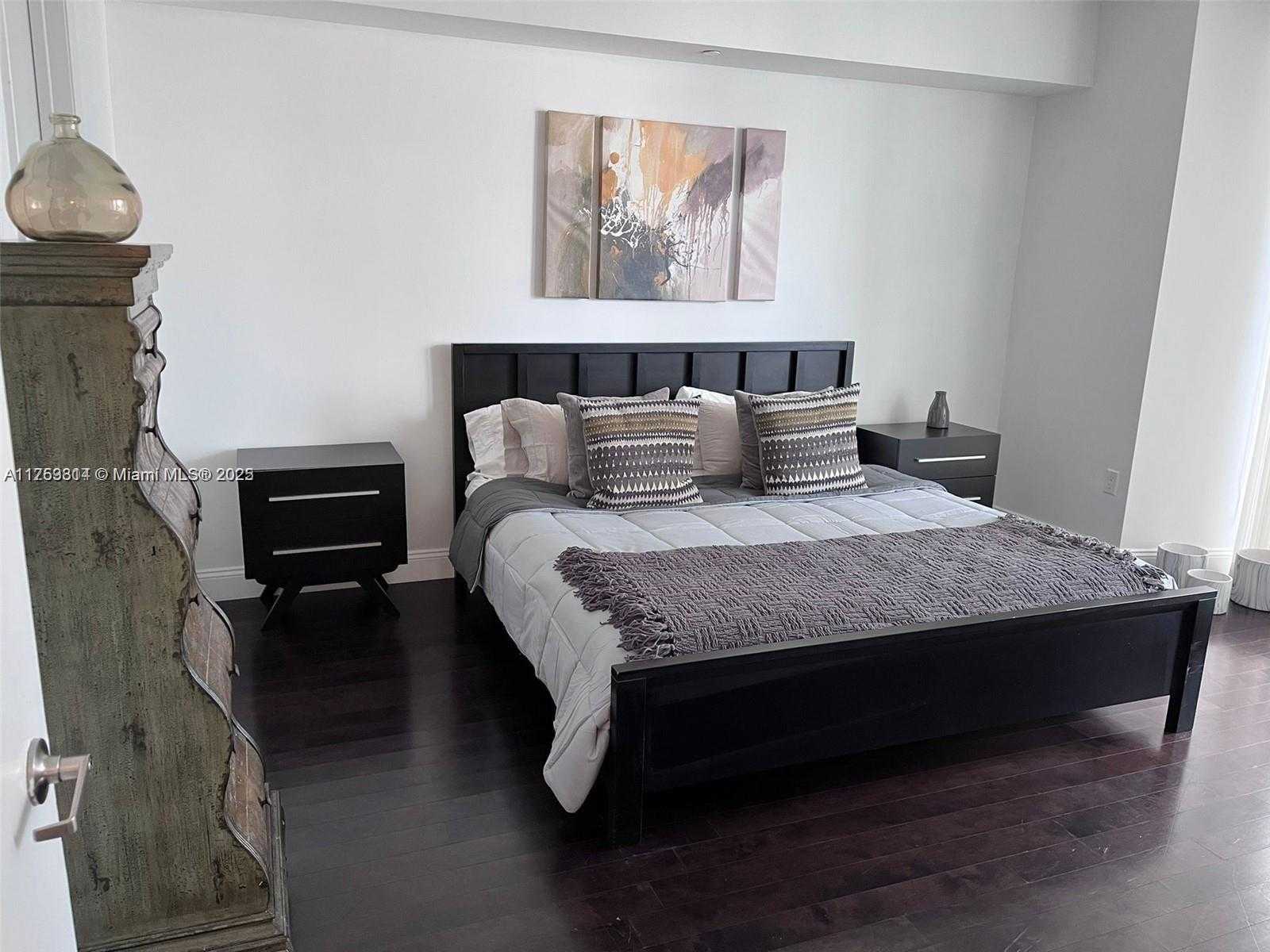 Small Image of 475 BRICKELL AVE #2714, Miami Number 6