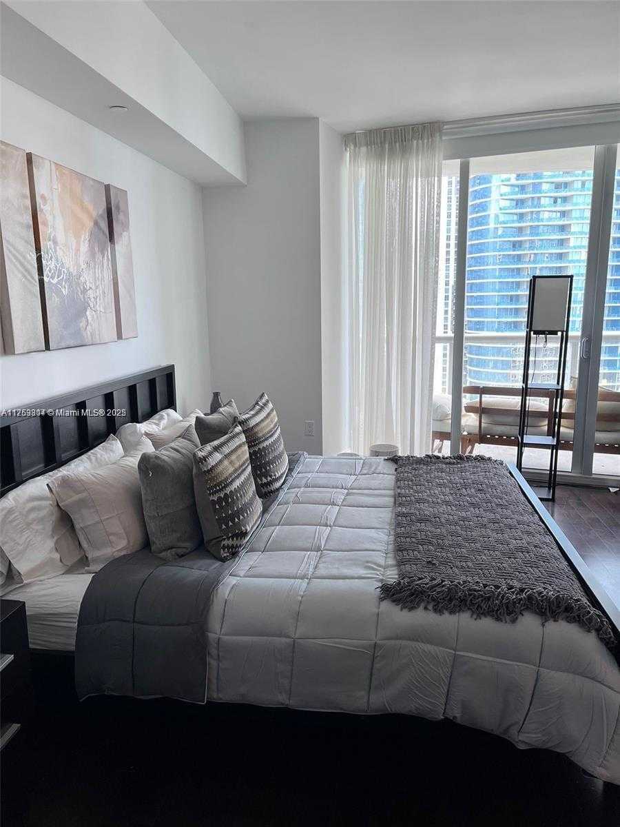 Small Image of 475 BRICKELL AVE #2714, Miami Number 7