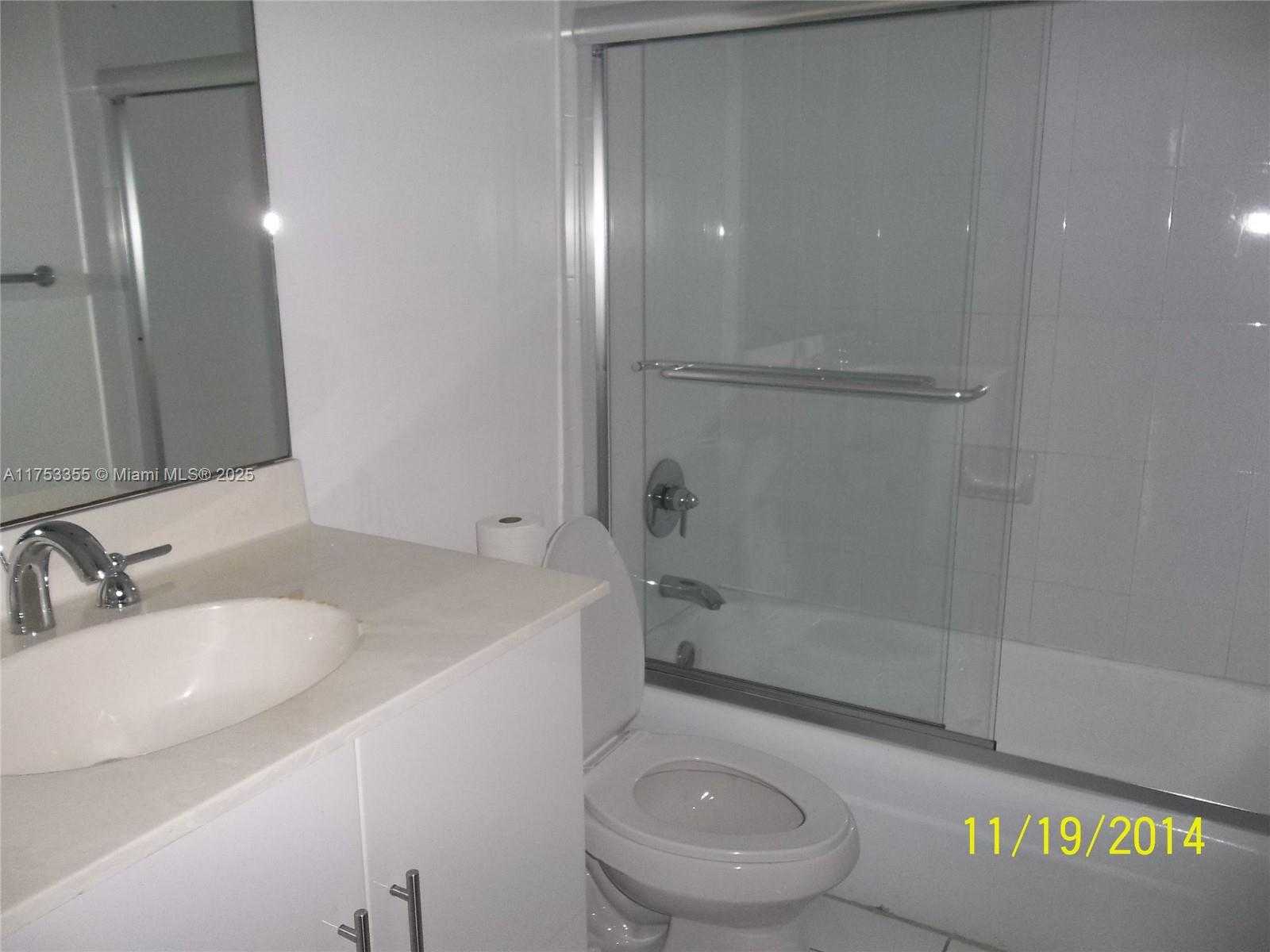 Small Image of 3001 SOUTH OCEAN DR #527, Hollywood Number 9