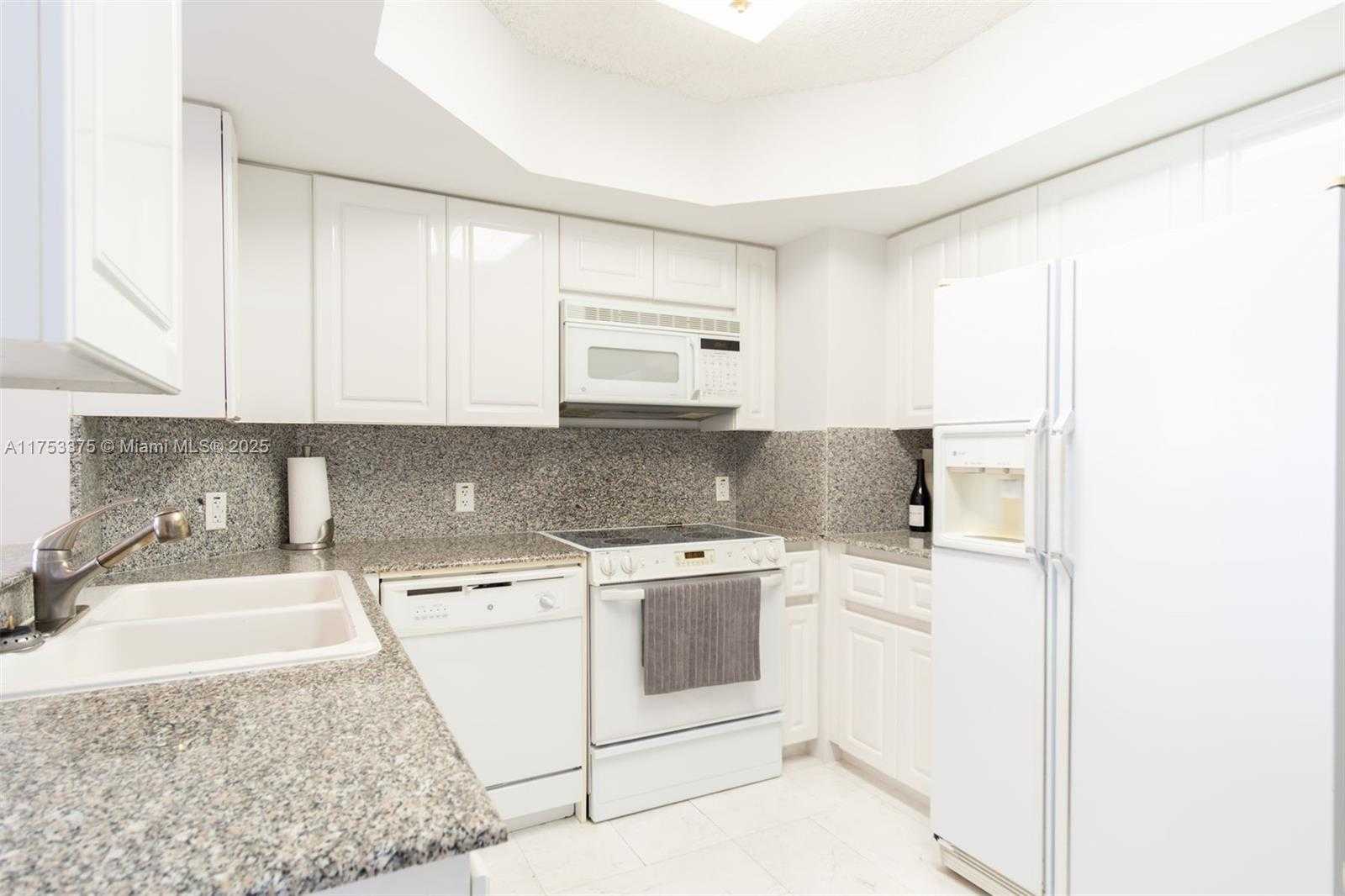 Small Image of 6301 COLLINS AVE #2006, Miami Beach Number 10