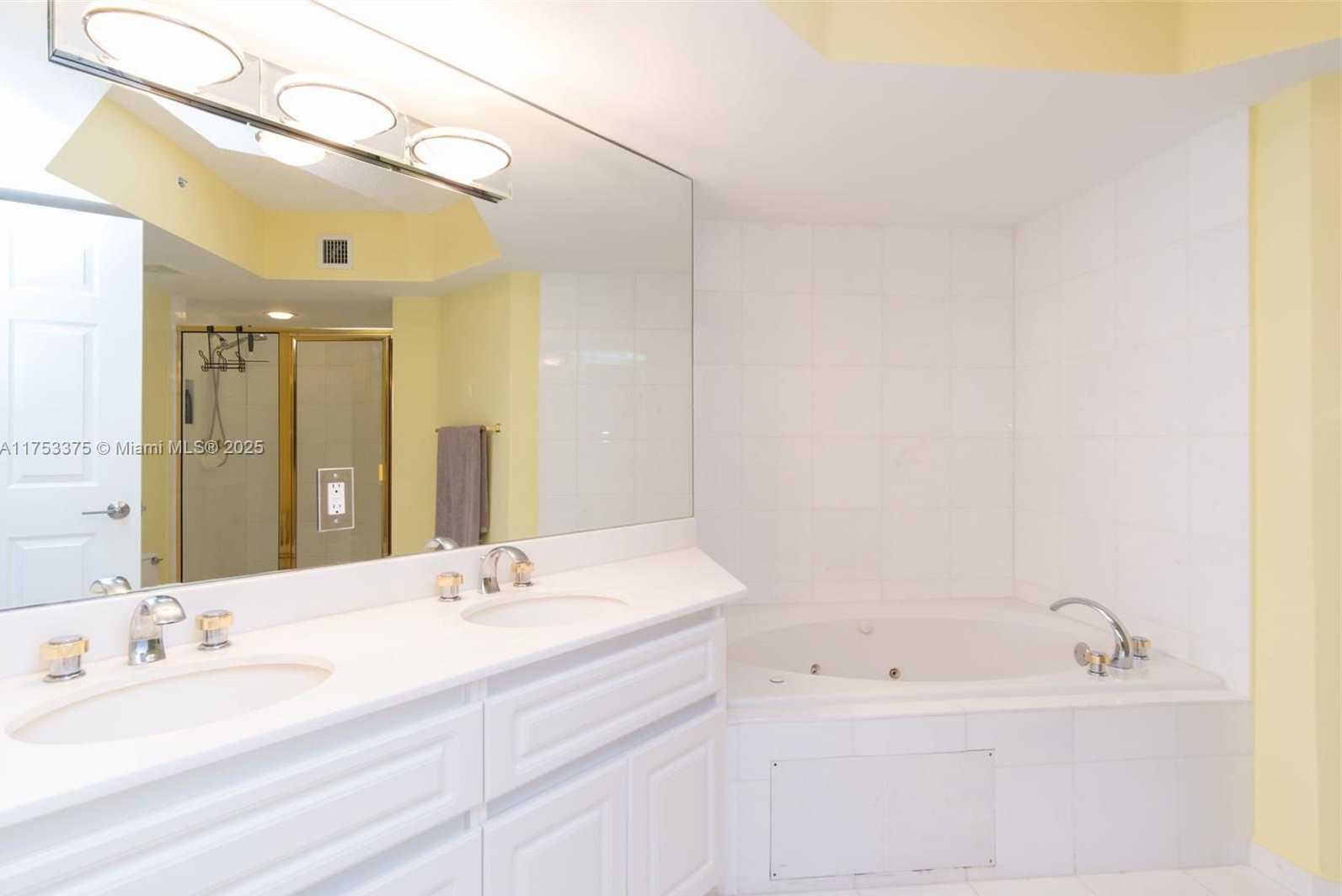 Small Image of 6301 COLLINS AVE #2006, Miami Beach Number 18