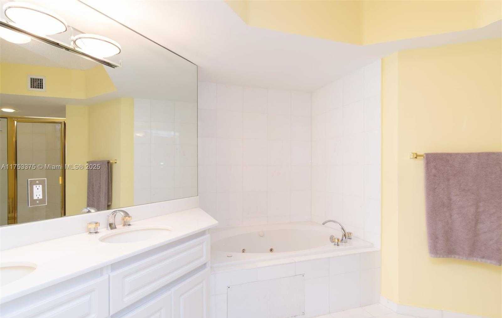 Small Image of 6301 COLLINS AVE #2006, Miami Beach Number 19