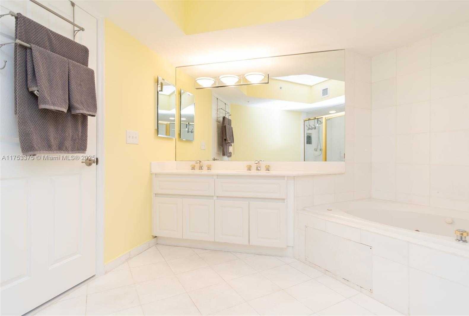Small Image of 6301 COLLINS AVE #2006, Miami Beach Number 22
