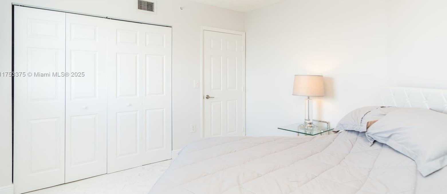 Small Image of 6301 COLLINS AVE #2006, Miami Beach Number 31