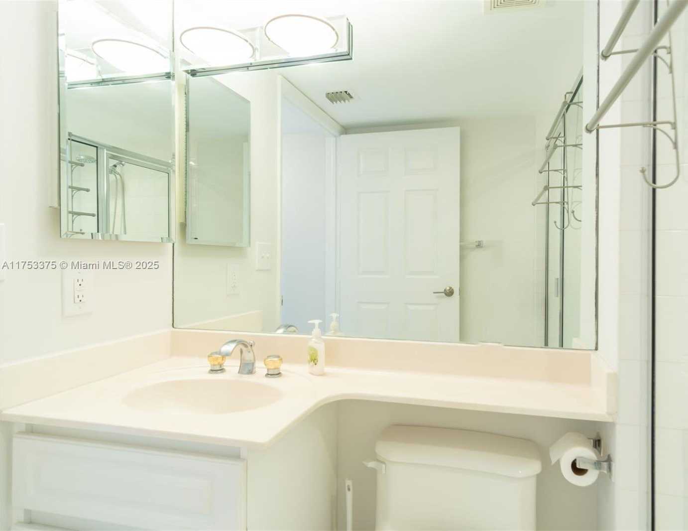 Small Image of 6301 COLLINS AVE #2006, Miami Beach Number 40