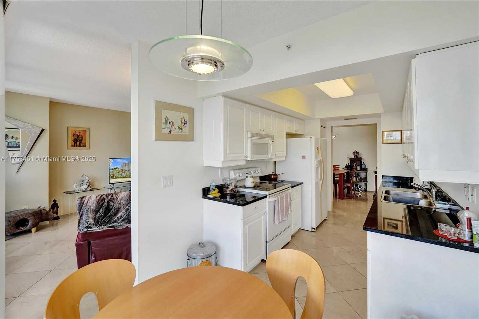 Small Image of 21055 YACHT CLUB DR #507, Aventura Number 22