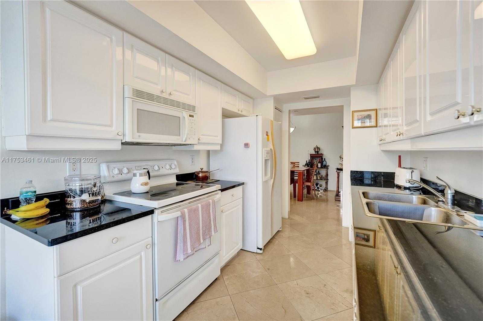 Small Image of 21055 YACHT CLUB DR #507, Aventura Number 23