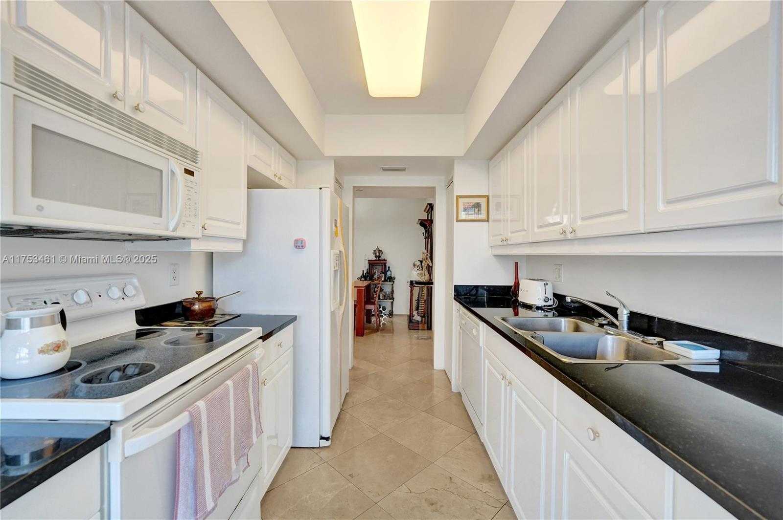 Small Image of 21055 YACHT CLUB DR #507, Aventura Number 24