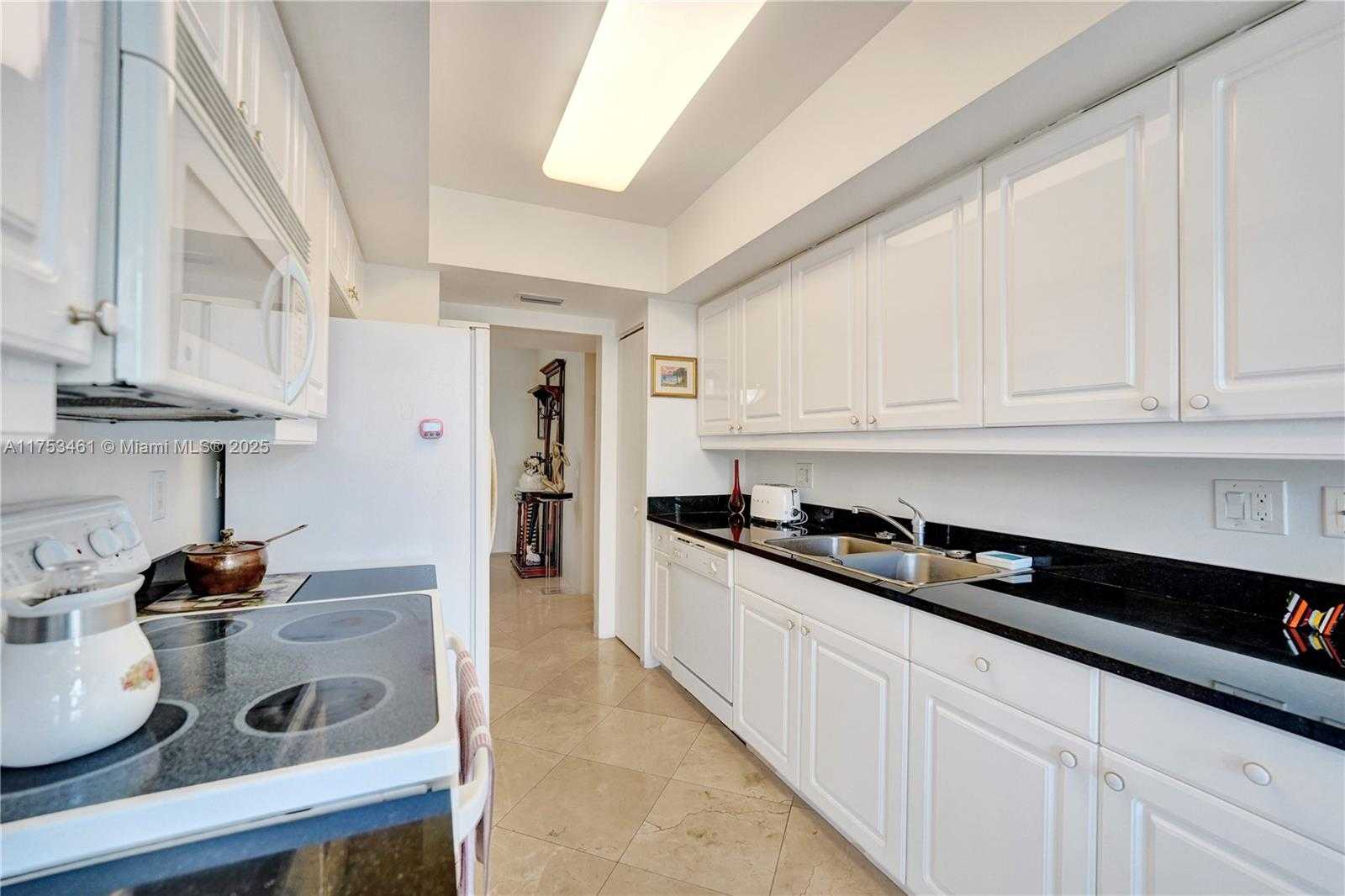 Small Image of 21055 YACHT CLUB DR #507, Aventura Number 25